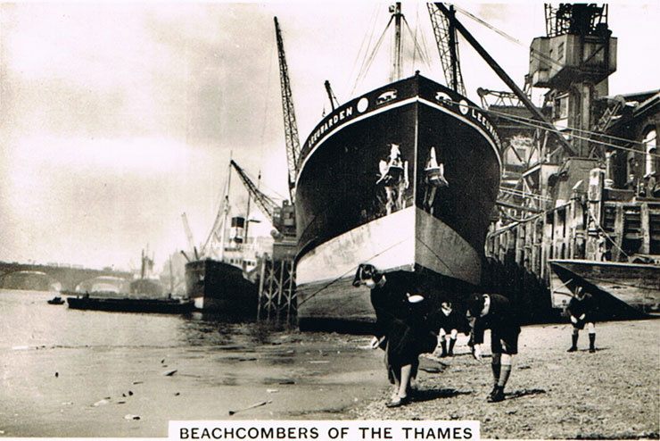 Beachcombers of the Thames